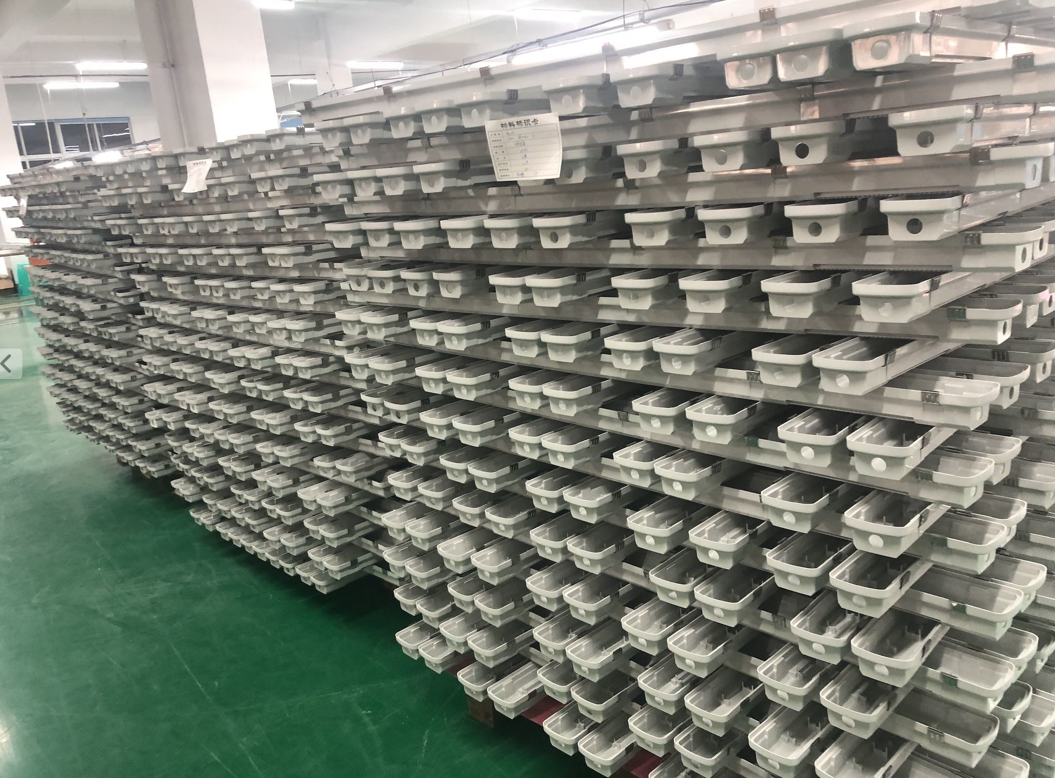 Latest company blogs about What Is The Difference Between Batten Light And Non-corrosive Batten Fitting